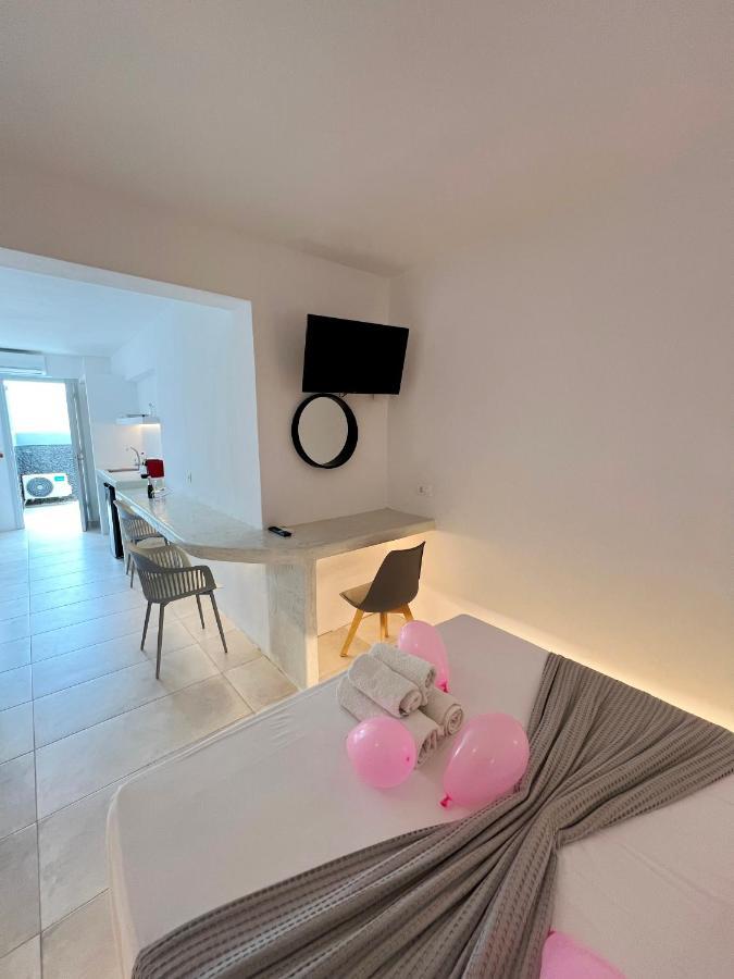 White Lily Suites & Lofts - Adults Only 16 Plus Perivolos  Exteriör bild