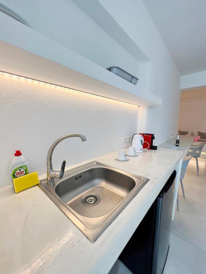 White Lily Suites & Lofts - Adults Only 16 Plus Perivolos  Exteriör bild
