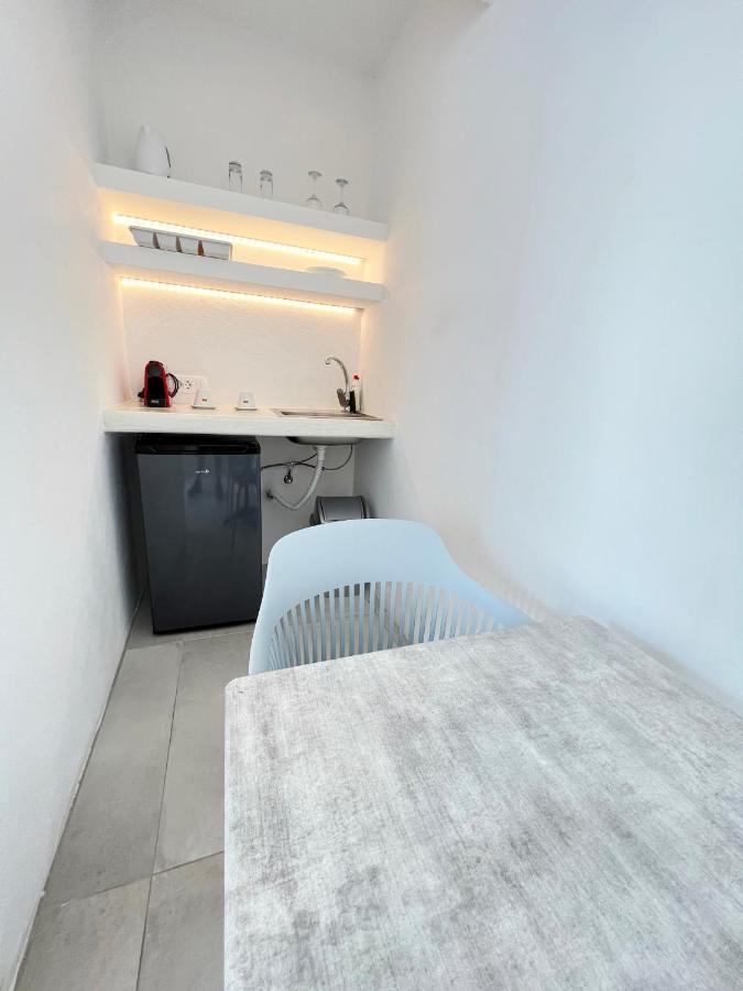 White Lily Suites & Lofts - Adults Only 16 Plus Perivolos  Exteriör bild