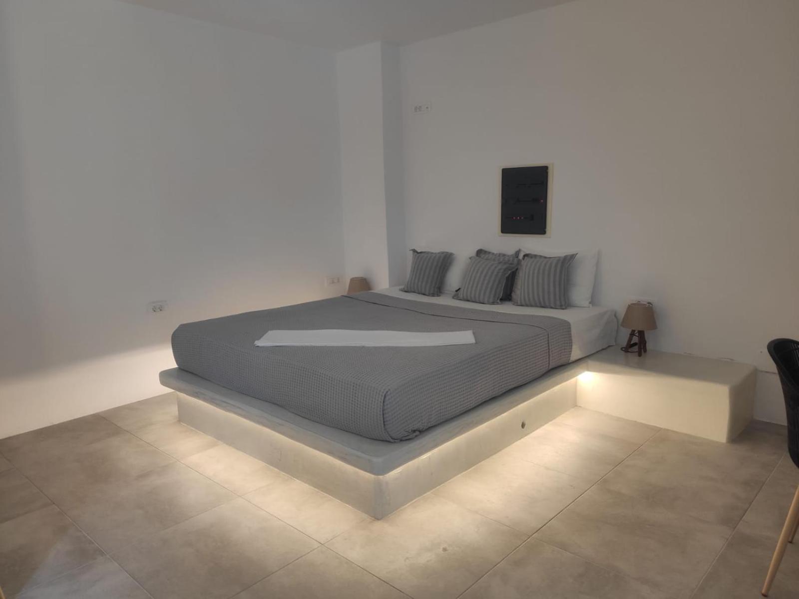 White Lily Suites & Lofts - Adults Only 16 Plus Perivolos  Exteriör bild